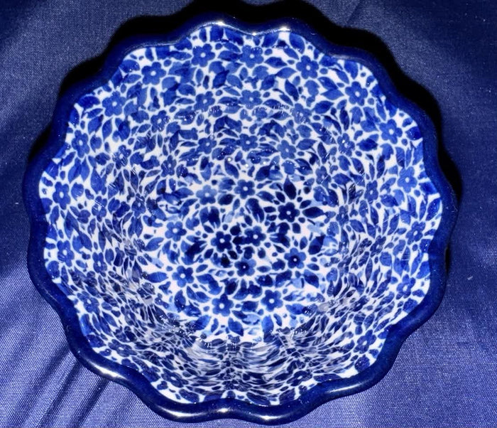 Ceramika Artystyczna Blue Daisy Small Ruffled Bowl - Shape: 916 - Pattern: Blue Daisy (2396X)