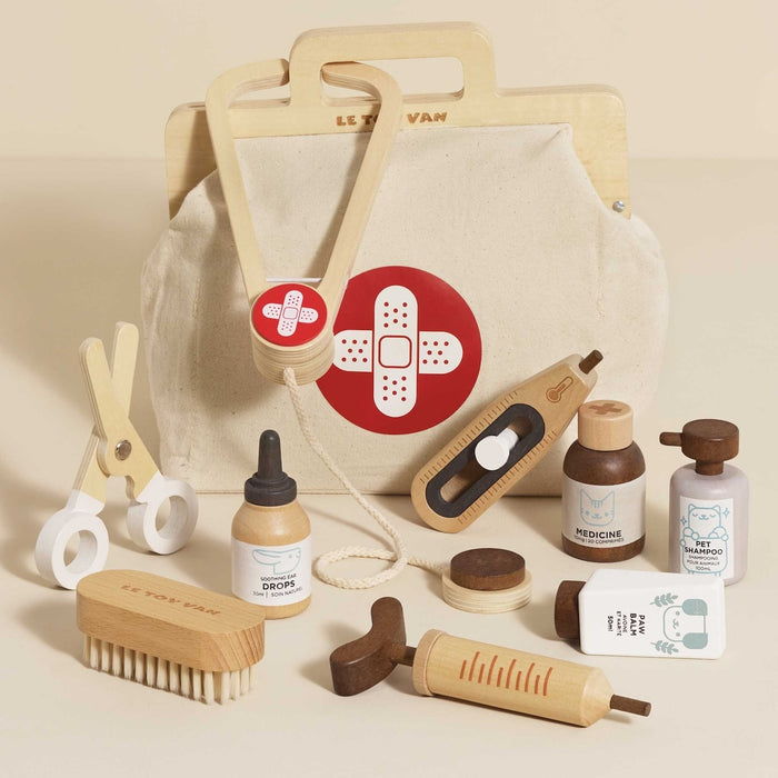 Le Toy Van Toy Animal Care Set