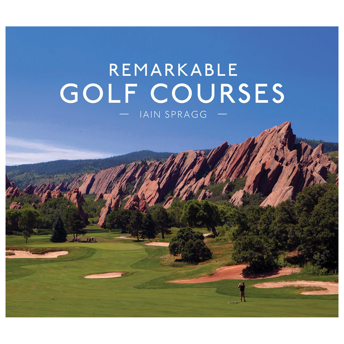Book cover of 'Remarkable Golf Courses' by Iain Spragg with a golf course and rock formations in the background.