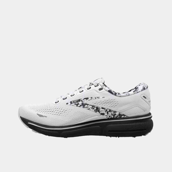 Side medial view of Women's Brooks Ghost 15 Running Shoes.