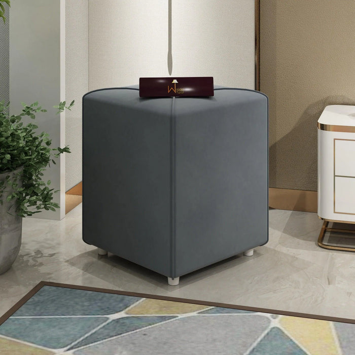 Pouffes & Ottomans